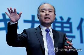 Chủ tịch tập đoàn SoftBank của Nhật Bản diện kiến Tổng thống Moon Jae-in.