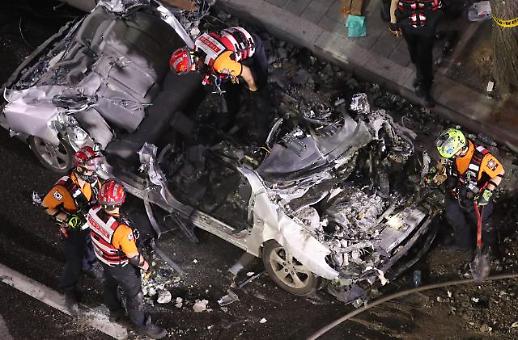 [슬라이드 화보] 잠원동 붕괴사고, 종잇장처럼 구겨진 매몰 차량