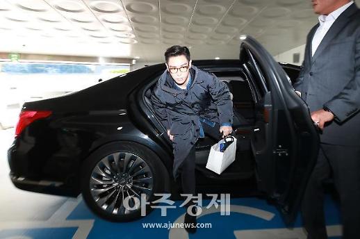 [슬라이드 화보] 오늘 소집해제 빅뱅 탑(최승현), 마지막 출근길 포착