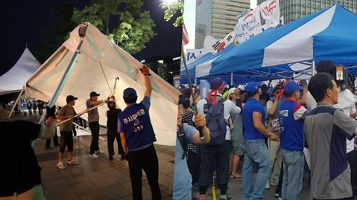 [슬라이드 화보] 우리공화당 광화문광장 천막 기습 설치...다시 긴장 고조