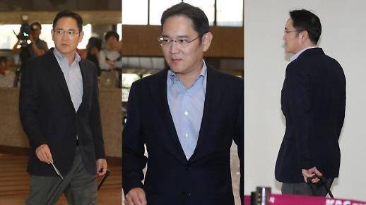 [슬라이드 화보] 평소와 달리 ​굳은 표정으로 일본 향하는 이재용 삼성전자 부회장