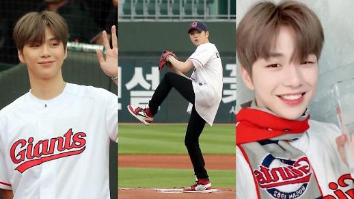 [슬라이드 화보] ​강다니엘, 부산의 승리요정