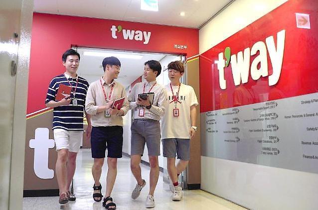 Tway Air allows office workers to wear shorts and sandals