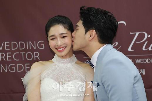 [슬라이드 화보] 선우선, 11세 연하 이수민 무술 감독과 결혼