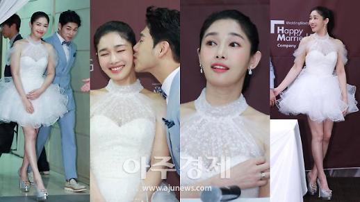 [슬라이드 화보] ​선우선 신랑 이수민이 반한 동안 미모 (선우선♥이수민 결혼 기자회견)
