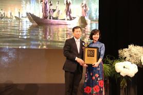 "Tinh hoa Bắc Bộ" được vinh danh là “Chương trình biểu diễn văn hóa thực cảnh hàng đầu 2019" tại Seoul.