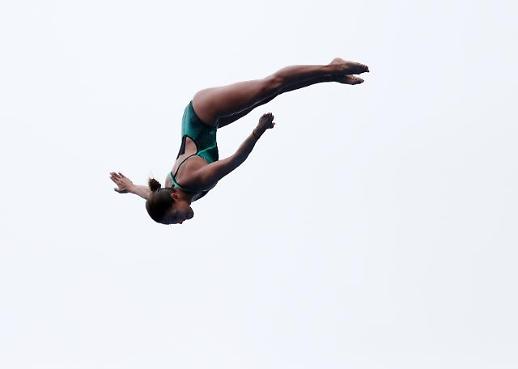 [슬라이드 화보] 한 마리 새처럼...하늘로 날아오른 하이다이빙 그림같은 비행