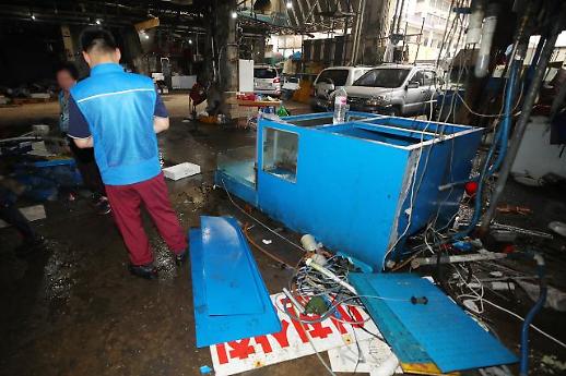 [슬라이드 화보] 아수라장 된 노량진 수산시장 명도집행 현장