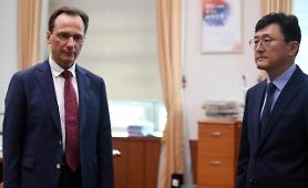 Russia uses  diplomatic rhetoric to appease Seoul over warplane intrusion