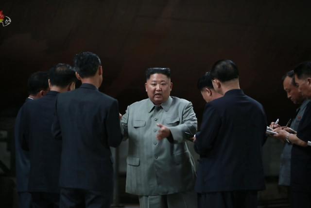 N. Korean leader issues stern warning to S. Korean president while watching missile launch