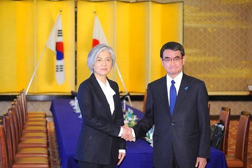 韩日外长通话讨论限贸措施和朝鲜射弹