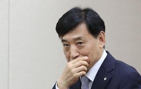 Dù đã cắt giảm lãi suất tiêu chuẩn, nền kinh tế Hàn Quốc vẫn bao trùm bởi đám mây đen.