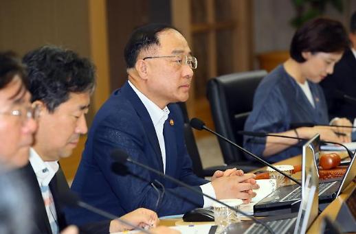 <속보> 홍남기, 관광,식품,폐기물 부터 조치 취할 것