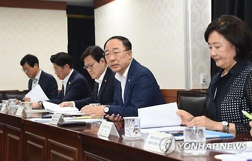 [일본2차경제보복] 홍남기, 100개 전략 핵심품목 R&D 매년 1조원 이상 추가 지원