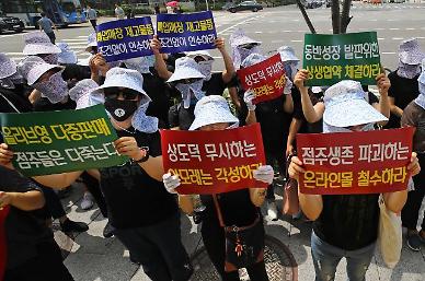 [단독] 아모레, 쿠팡서 철수… 방문판매·가맹점주 실적 악화 탓(종합)