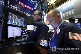 Chứng khoán Mỹ lo sợ một cuộc khủng hoảng giống sự kiện ngân hàng đầu tư Lehman Brothers sẽ bùng nổ.