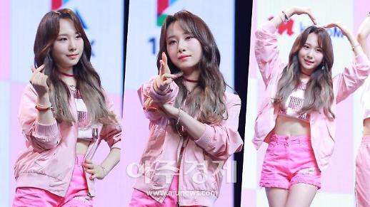 [슬라이드 화보] ​로켓펀치 타카하시 쥬리, 깜짝 섹시 복근 노출 (핑크펀치 쇼케이스)