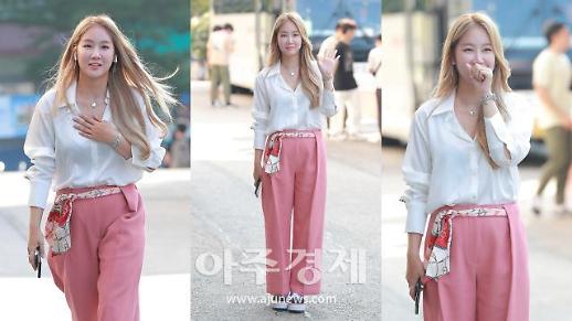 [해피투게더4 출근길] 소유, 아침햇살 가득 싱그러운 미소