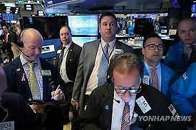 Xung đột Mỹ Trung có khả năng xấu đi vì biểu tình tại Hồng Kông... Chứng khoán New York giảm 1,49%