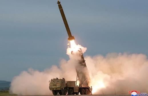 [슬라이드 화보] 北 신형 초대형 방사포 시험사격 성공...남한 전역 사정권