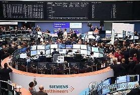 Thị trường chứng khoán New York đóng cửa ngày nghỉ lễ. Chứng khoán châu Âu tăng nhẹ.