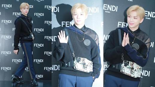 [슬라이드 화보] 강다니엘, 보정이 필요없어서 무보정 원본으로 35장 모아 올려봅니다!! (펜디 2019 F/W 컬렉션 팝업 스토어 포토콜)