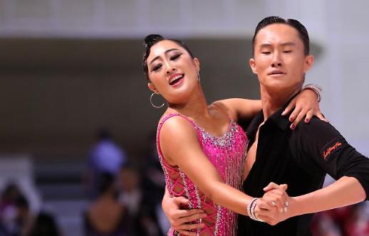 [슬라이드 화보] 황홀한 댄스의 향연...시선 사로잡는 댄스 스포츠