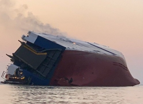 现代格罗唯视货船在美翻船 4名韩籍船员正在营救中