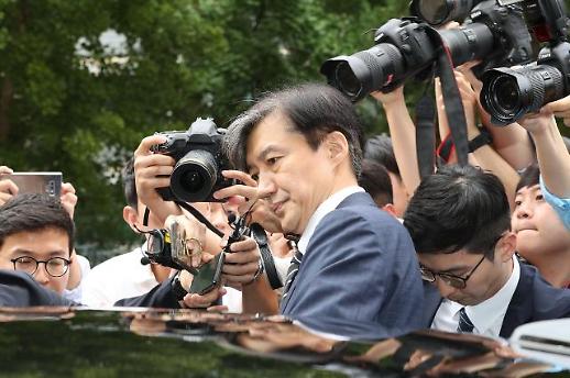 [슬라이드 화보] 文 대통령 조국 법무부 장관 임명 강행...정국 소용돌이