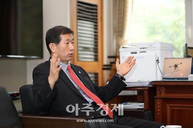 [아주초대석] “학생·교수·직원과 오찬 릴레이하며 소통 힘써”