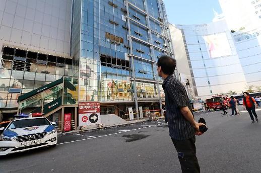 [슬라이드 화보] 숯더미로 변한 제일평화시장 화재 현장...속타는 상인