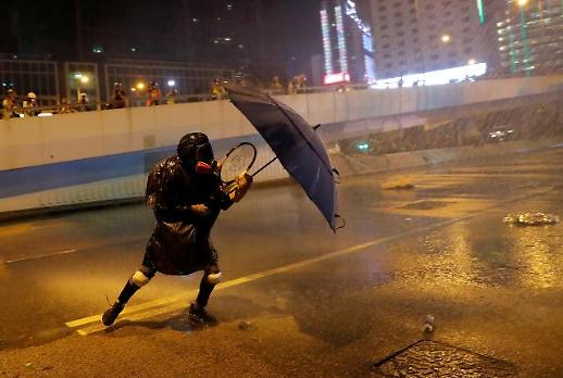 [슬라이드 화보] 홍콩서 ‘우산혁명 5주년’ 대규모 집회, 다시 등장한 물대포