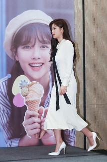 [슬라이드 화보] 김유정, 몸매 드러낸 밀착드레스 (하프 홀리데이)