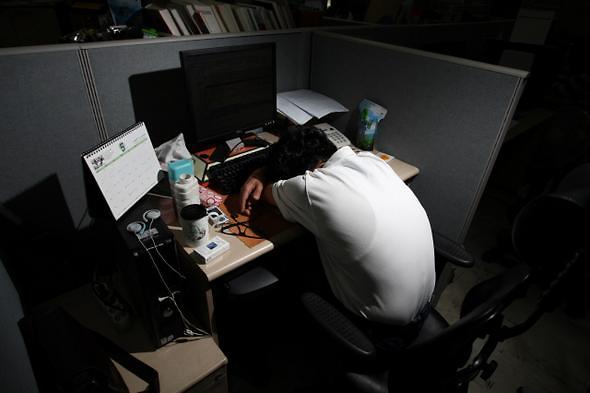 调查：四分之一韩国职场人士无偿加班