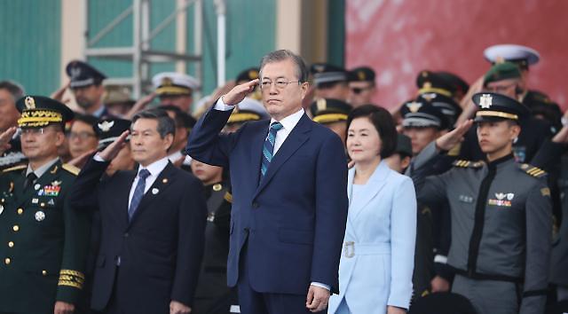 韩总统文在寅出席建军71周年“国军日”纪念仪式