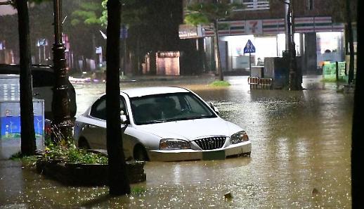 [슬라이드 화보] 무너지고 잠기고 물폭탄 맞은 남부지방...19호 태풍 또 온다