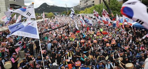 [슬라이드 화보] 광화문 가득 메운 조국 사퇴 집회 인파 서초동 촛불 뛰어넘나