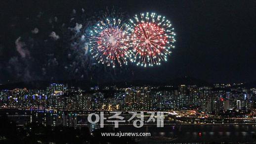 [슬라이드 화보] 숨은 불꽃 명소!! 달마사에서 바라본 여의도 불꽃축제 