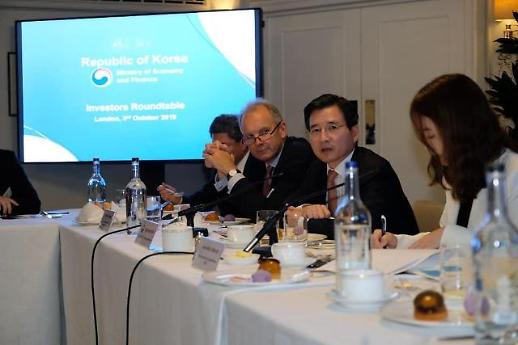 코리아 세일즈 마치고 어깨 더 무거워진 김용범 차관