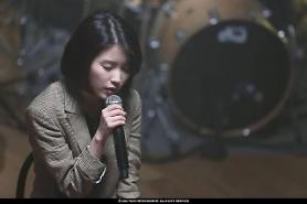 Singer-actress IU postpones release of new album to express condolence on Sullis death