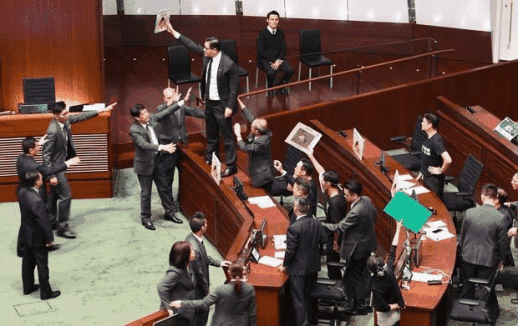[NNA] 홍콩 행정장관 시정연설, 의회에서 불발... TV 연설로