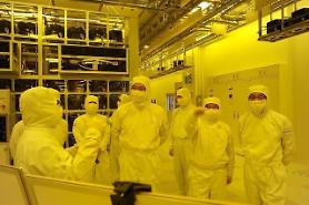 Samsung Electronics speeds up localization of microchip etching gas 