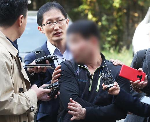 [슬라이드 화보] 화성8차 재심 청구 윤 모씨 경찰 출석...억울한 옥살이 20년 누가 보상해주나