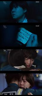 [간밤의 TV] 그놈 봤어요…동백꽃 공효진, 맹수의 공수교대