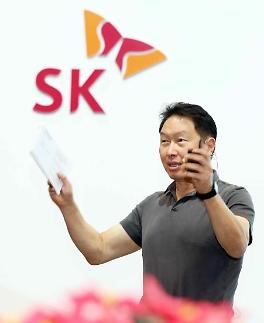 기업들, 위기 극복 DNA 깨운다....정부, 규제 개혁도 동반돼야