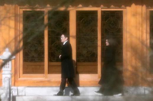 [슬라이드 화보]  이병철 32주기 추모식에 참석한 삼성가 사람들…이재용 부회장 3년 만에 참석