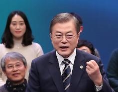 “검찰, 민주적 통제 필요”...文 대통령, ‘검찰의 말’로 검찰을 비판하다