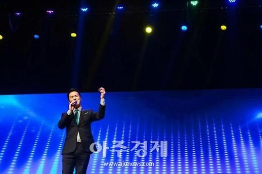 트로트 왕자 장민호, 중국 옌타이서 큰 호응 얻어 [중국 옌타이를 알다(417)]