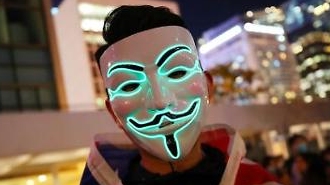 [포토] 성조기 몸에 두른 홍콩 시위대