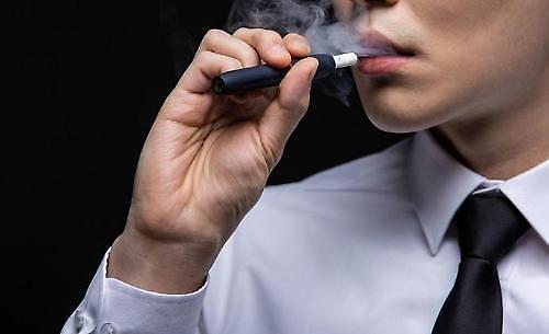 전자담배 사용자도 흡연자처럼 보험료 더 내야 되나요?